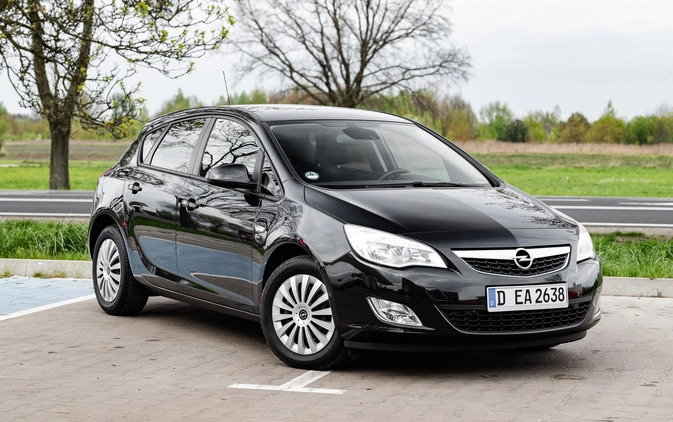Toyota Corolla Cross cena 185900 przebieg: 7377, rok produkcji 2022 z Chojnów małe 326
